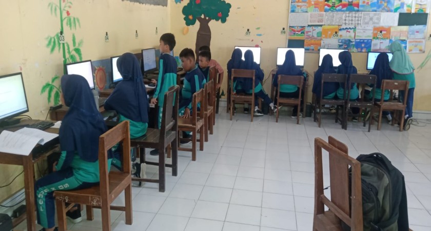 Mempersiapkan Generasi Digital yang Cerdas dan Bijak: Menilik Ekstrakurikuler TIK di SDN Gamol