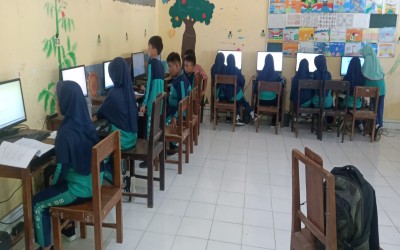 Mempersiapkan Generasi Digital yang Cerdas dan Bijak: Menilik Ekstrakurikuler TIK di SDN Gamol