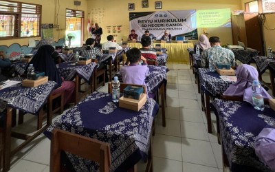 SD Negeri Gamol Gelar Reviu Kurikulum 2025/2026